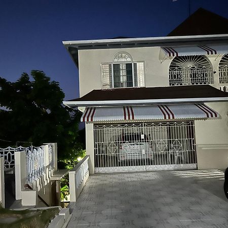 Goldenview Guesthouse Ocho Rios Exteriör bild