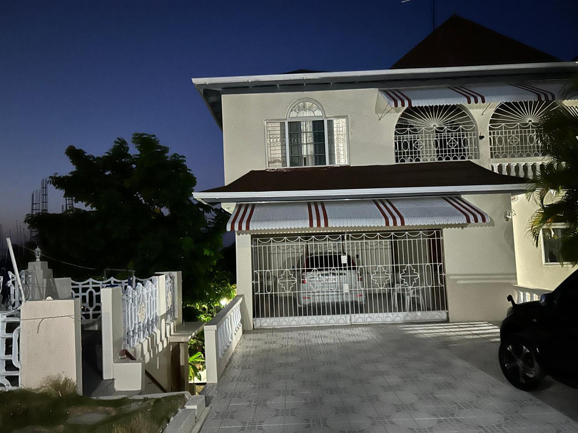 Goldenview Guesthouse Ocho Rios Exteriör bild