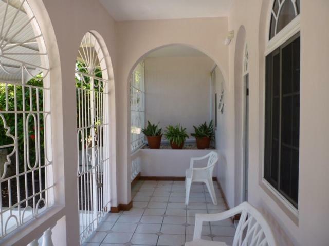 Goldenview Guesthouse Ocho Rios Exteriör bild