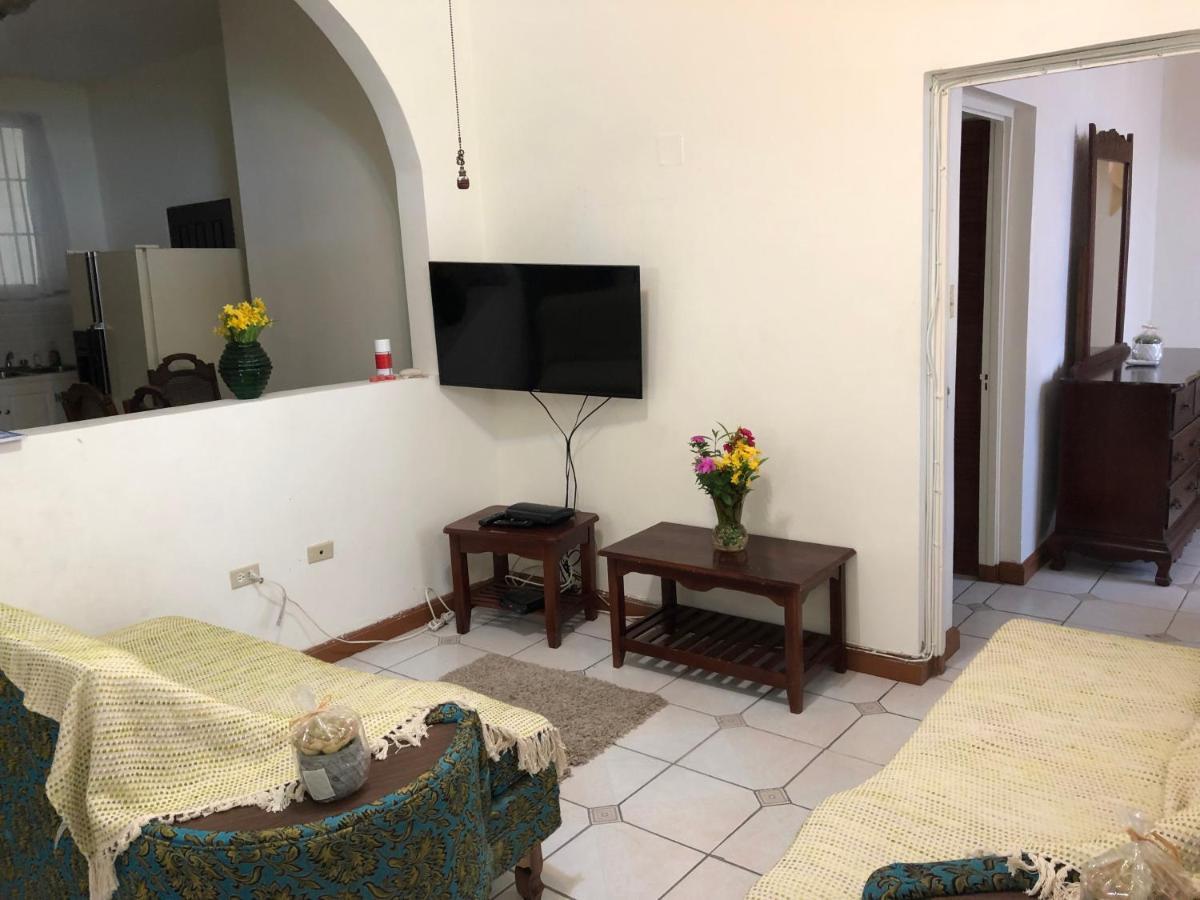Goldenview Guesthouse Ocho Rios Exteriör bild