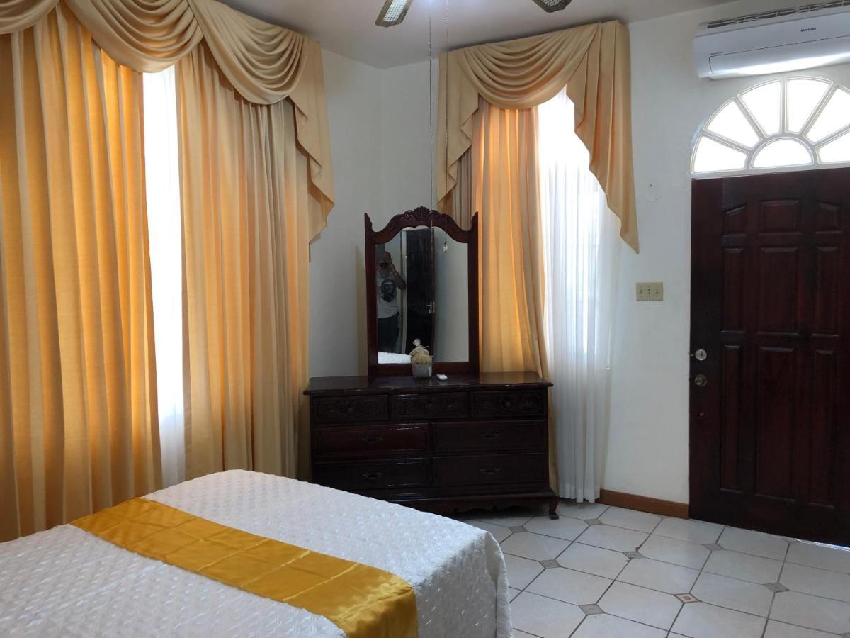 Goldenview Guesthouse Ocho Rios Exteriör bild