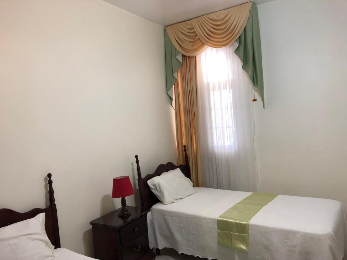 Goldenview Guesthouse Ocho Rios Exteriör bild