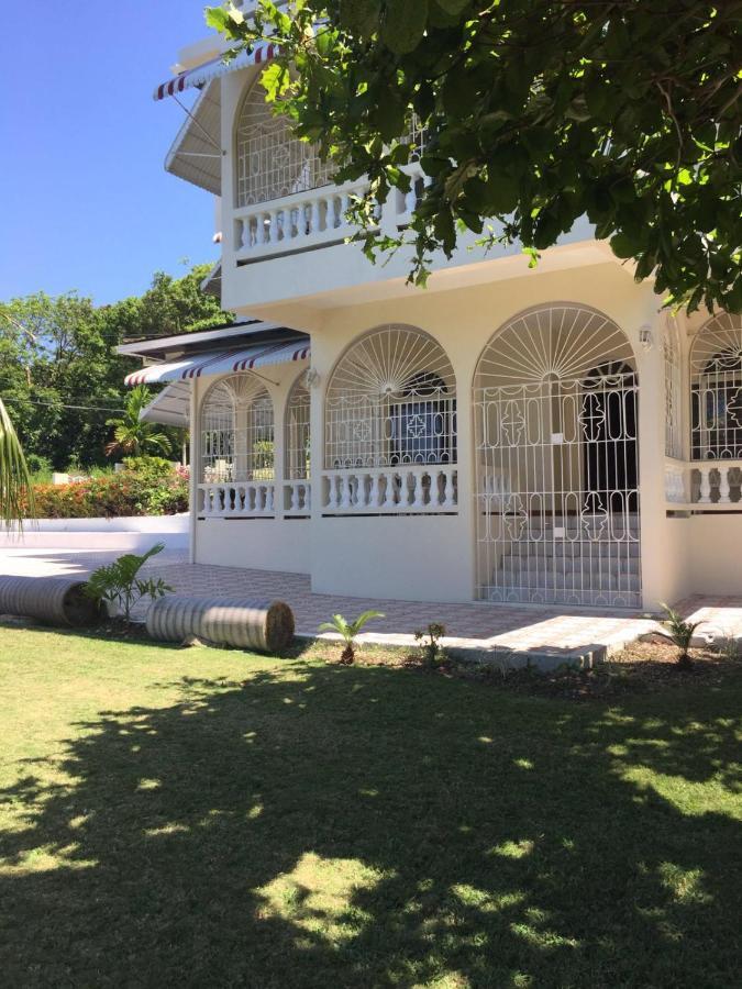 Goldenview Guesthouse Ocho Rios Exteriör bild